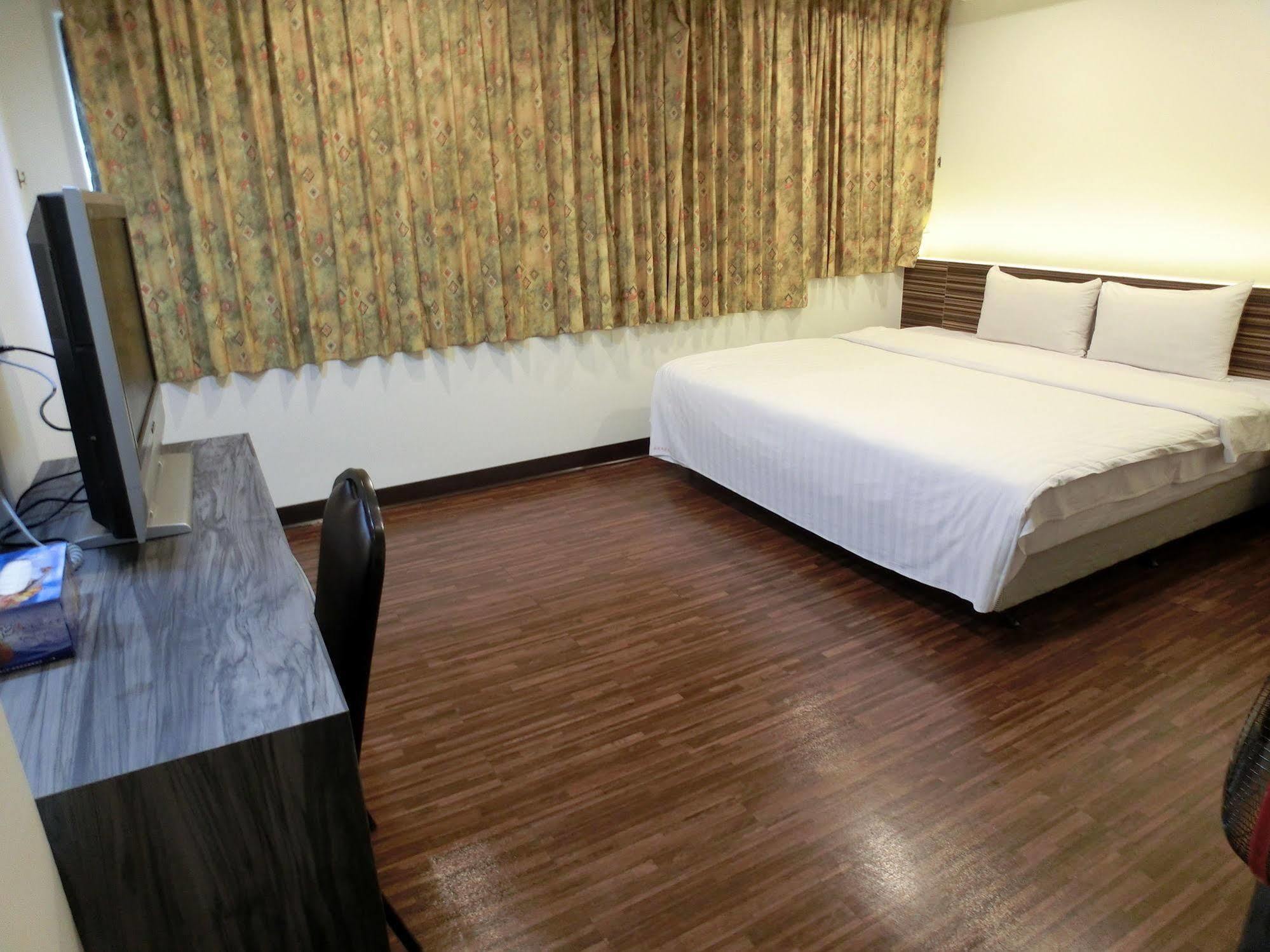 Lotus Yuan Business Hotel Zhongli Exterior photo