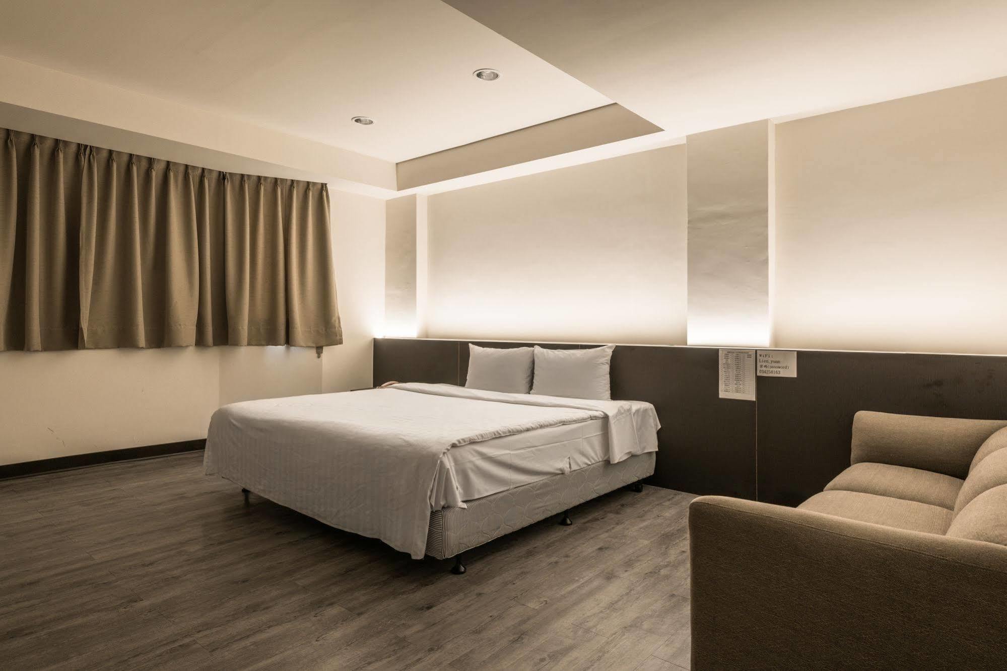 Lotus Yuan Business Hotel Zhongli Exterior photo